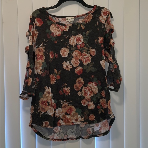 Beautiful gray 3/4 length sleeve sweater with 🌺 - Picture 1 of 2